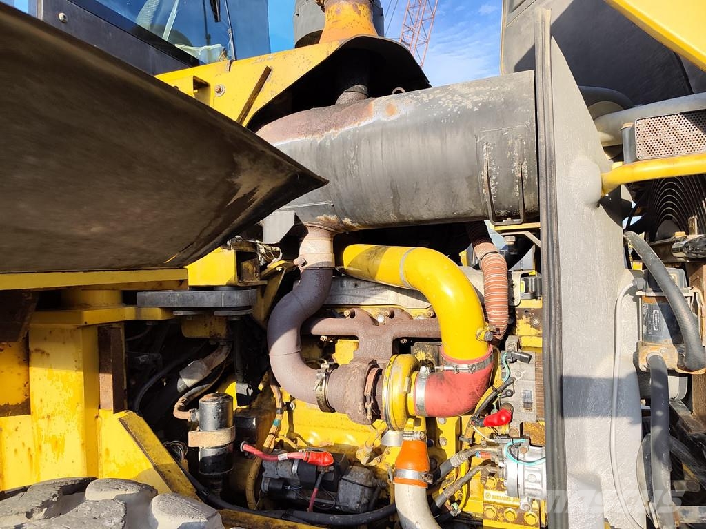 CAT 938H . Gumikerekes homlokrakodók