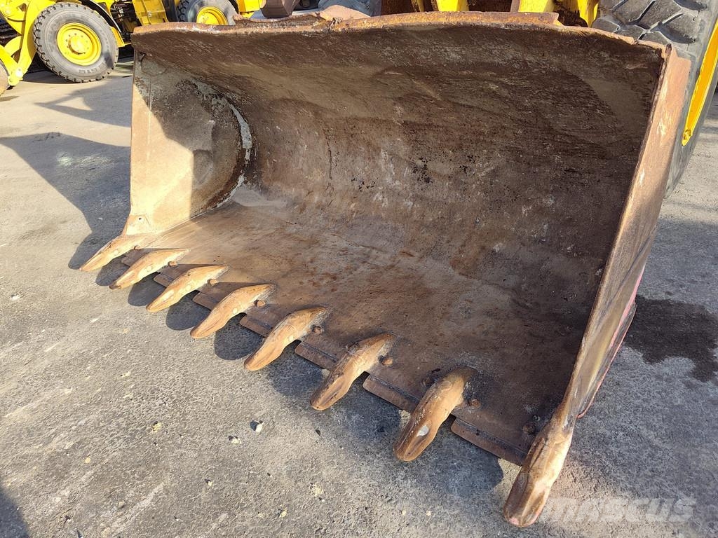 CAT 938H . Gumikerekes homlokrakodók