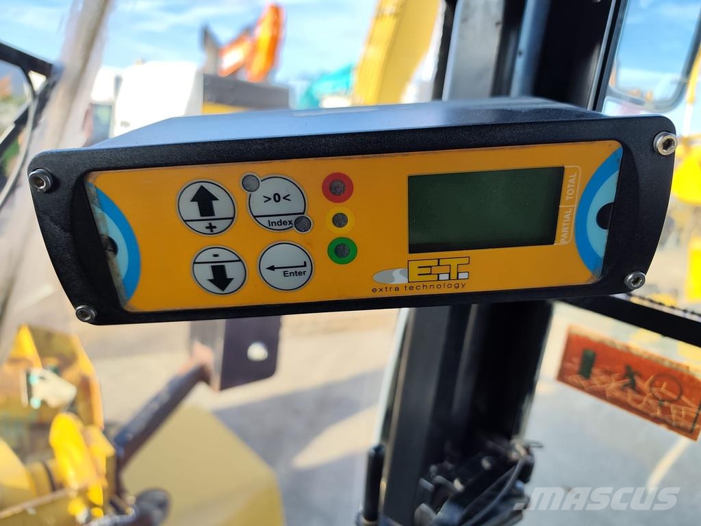 CAT 938H . Gumikerekes homlokrakodók
