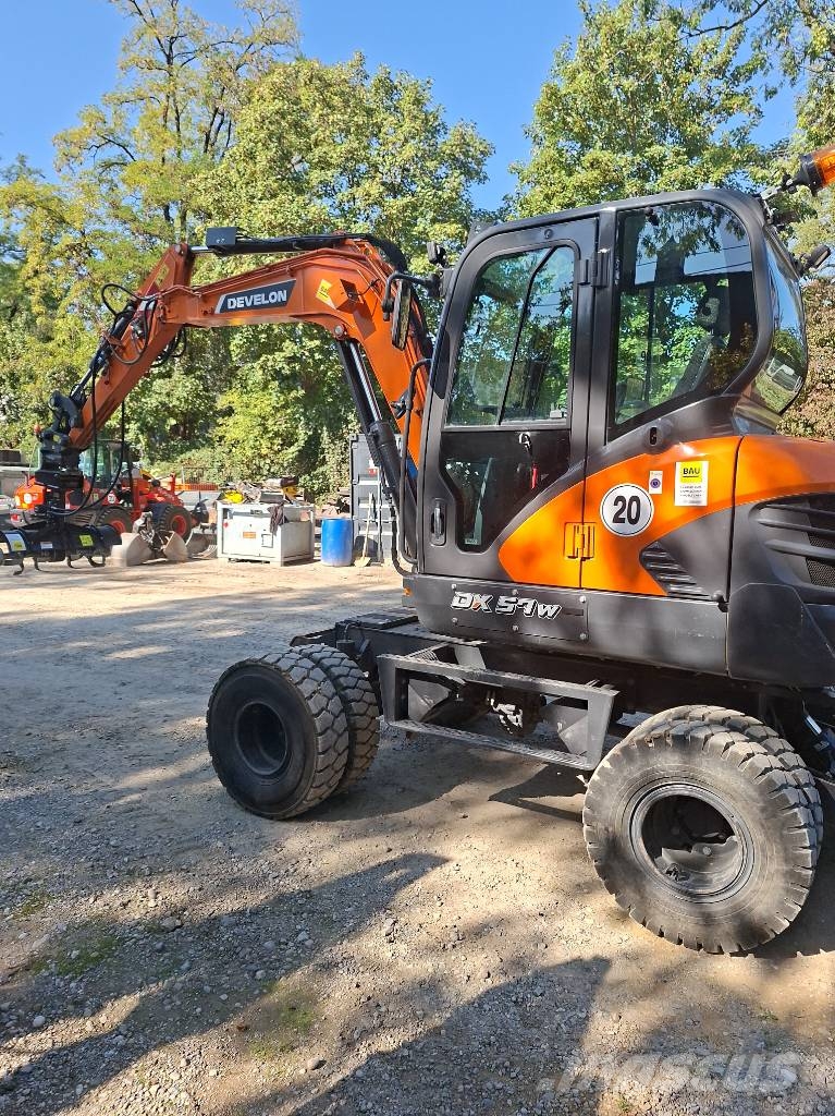 Develon Mobilbagger DX 57 W-7 Bagri na kolesih
