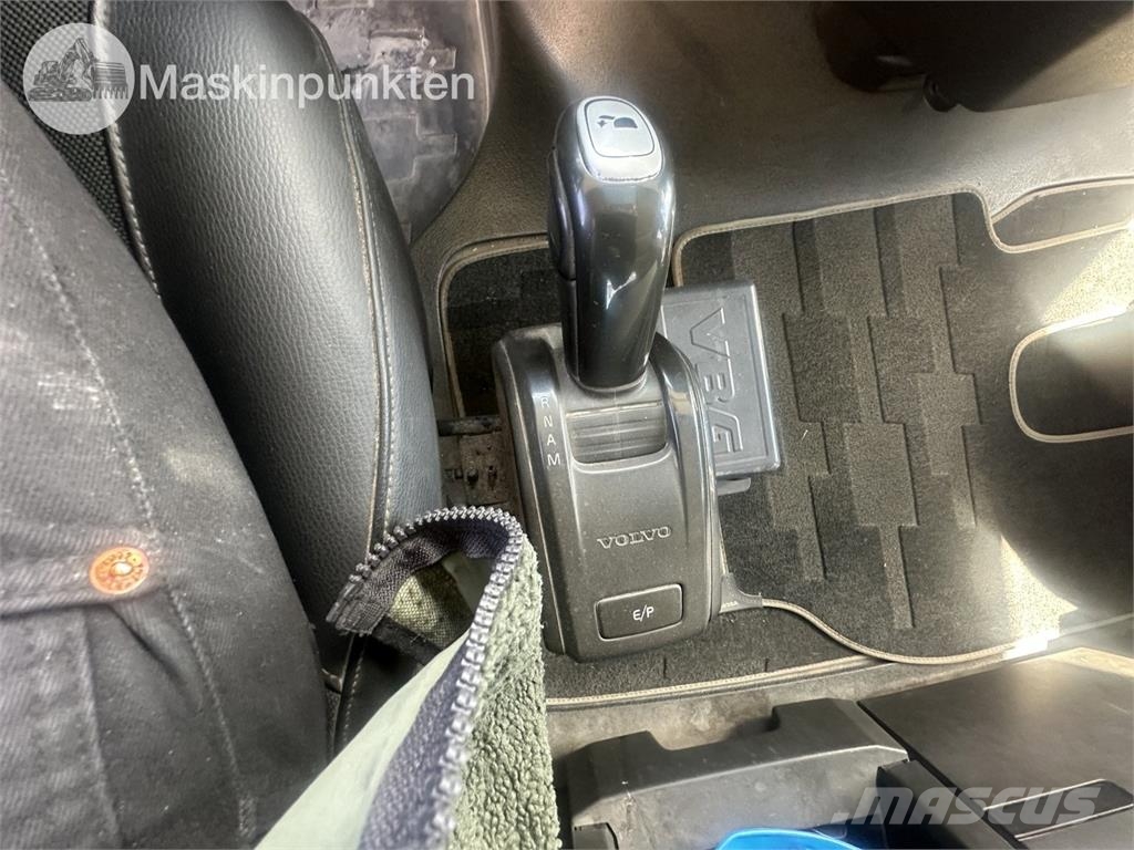 Volvo FH 8*4 Savivarčių priekabų vilkikai