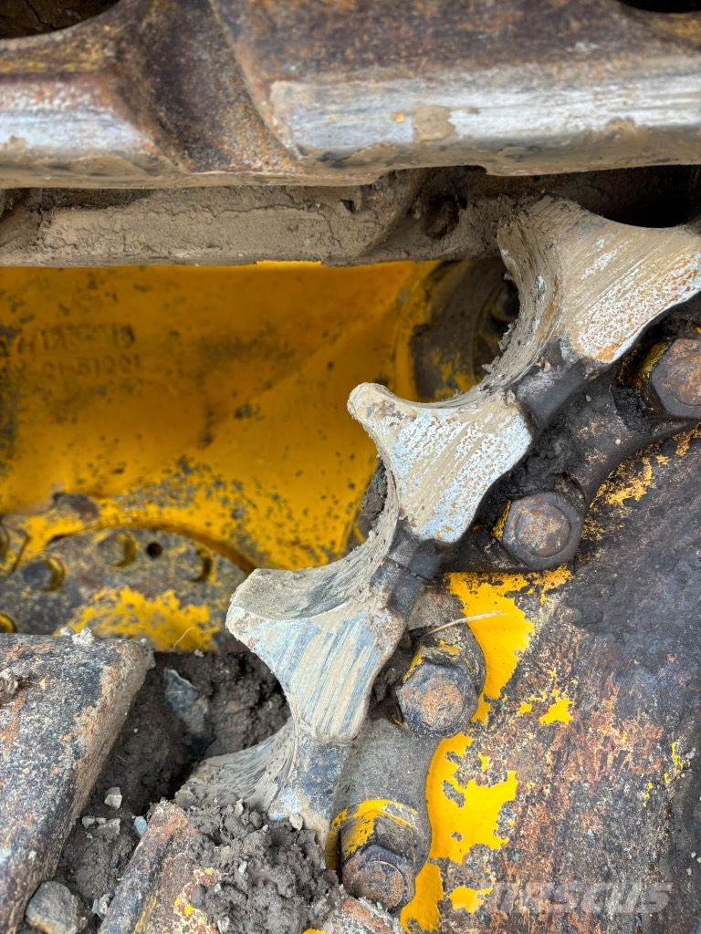 Komatsu D 65 PX-17 Buldožerji goseničarji
