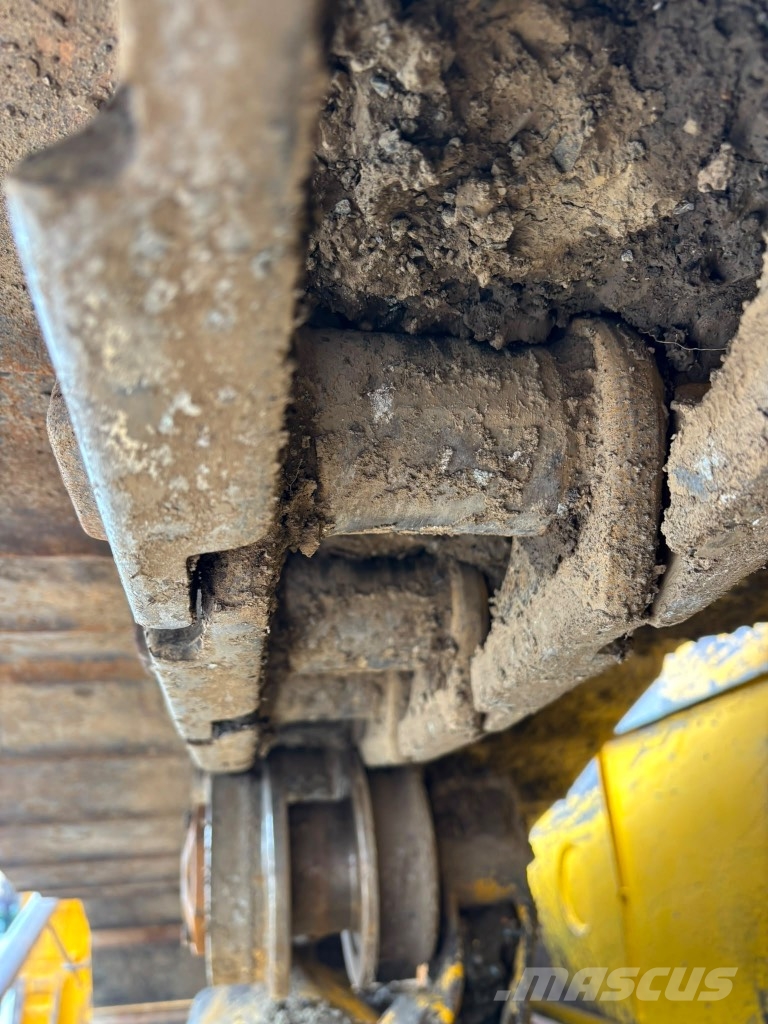 Komatsu D 65 PX-17 Buldožerji goseničarji