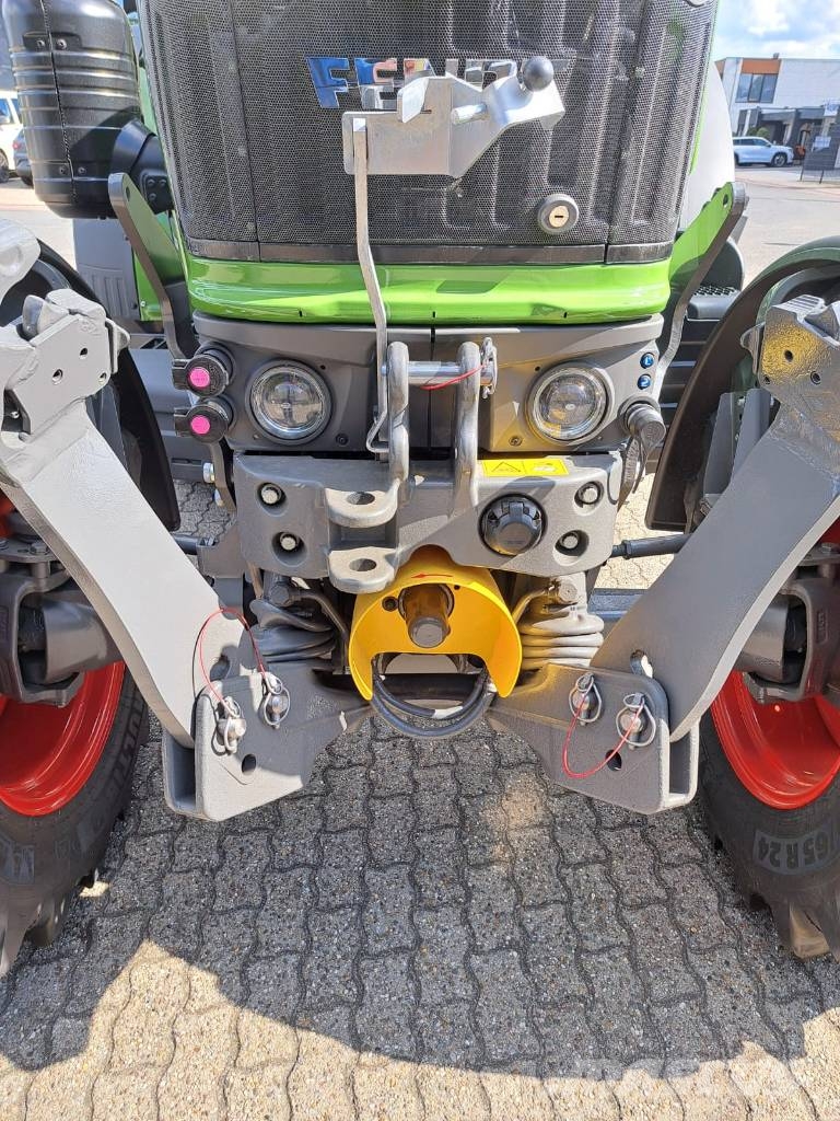 Fendt 211 Traktory