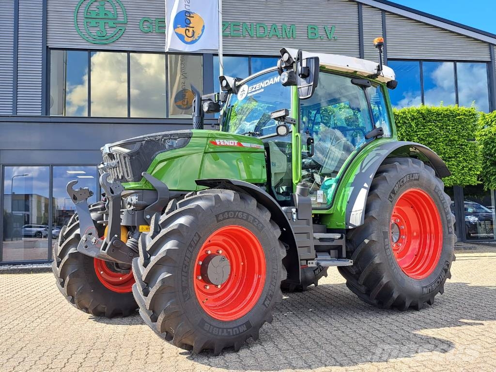 Fendt 211 Traktory