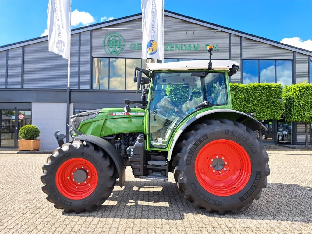 Fendt 211 Traktory