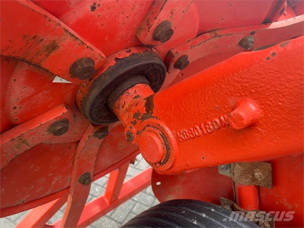 Kuhn GF 10802 T GIT مكابس وميبسات التبن