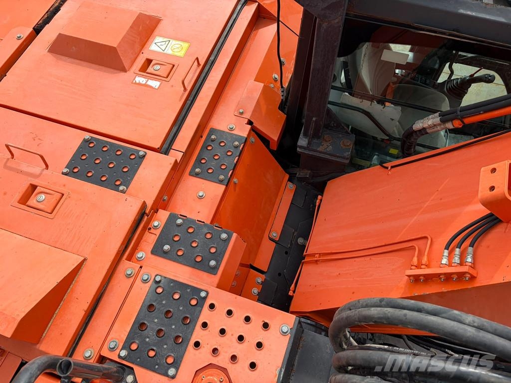 Hitachi ZX225US5LC Excavadoras sobre orugas