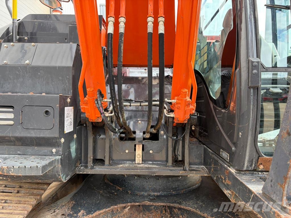 Hitachi ZX225US5LC Excavadoras sobre orugas