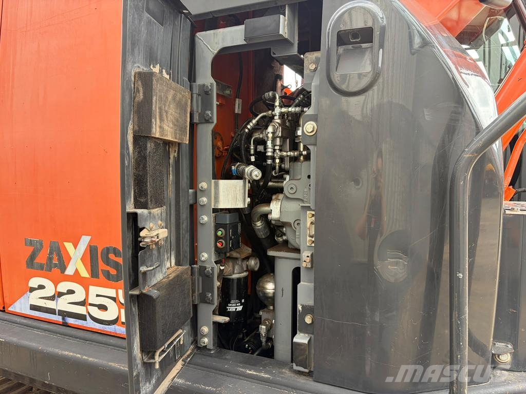 Hitachi ZX225US5LC Excavadoras sobre orugas