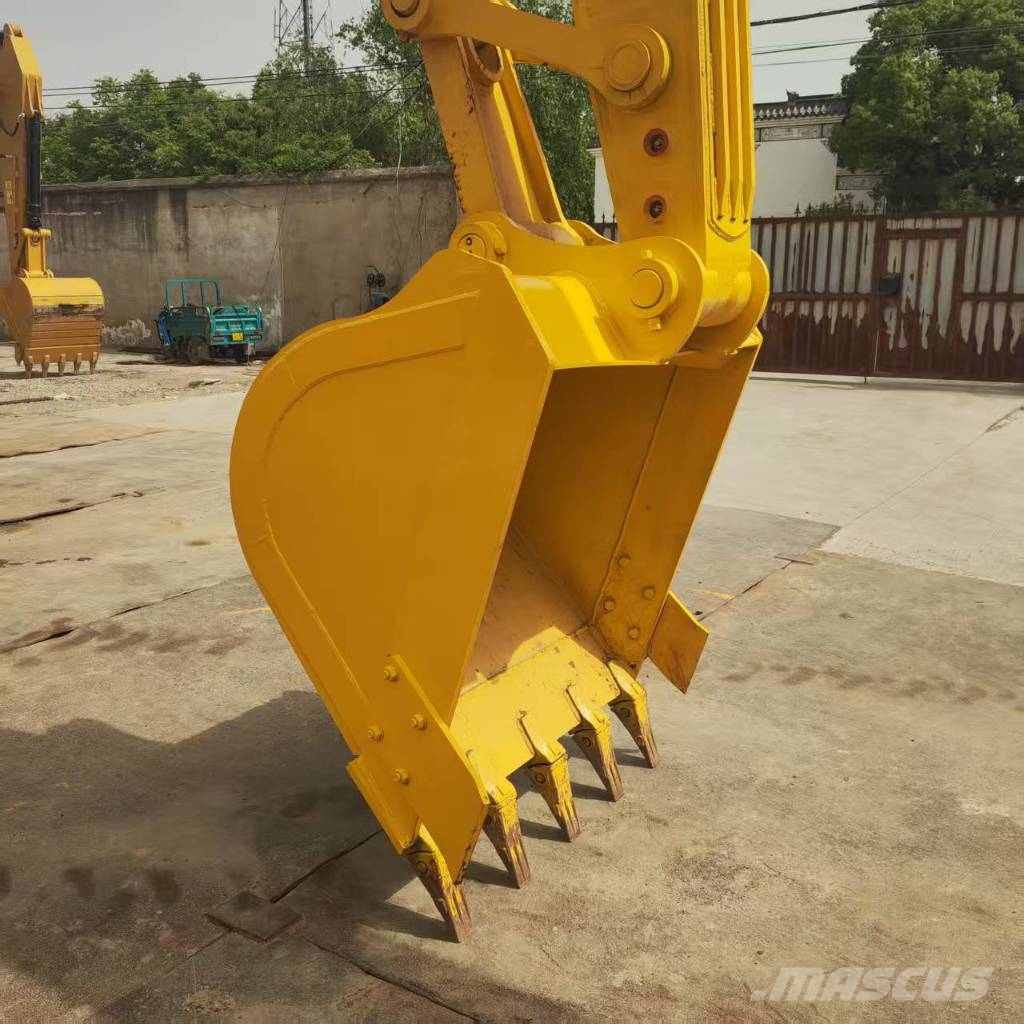 Komatsu PC 210 LC Pásové rýpadlá
