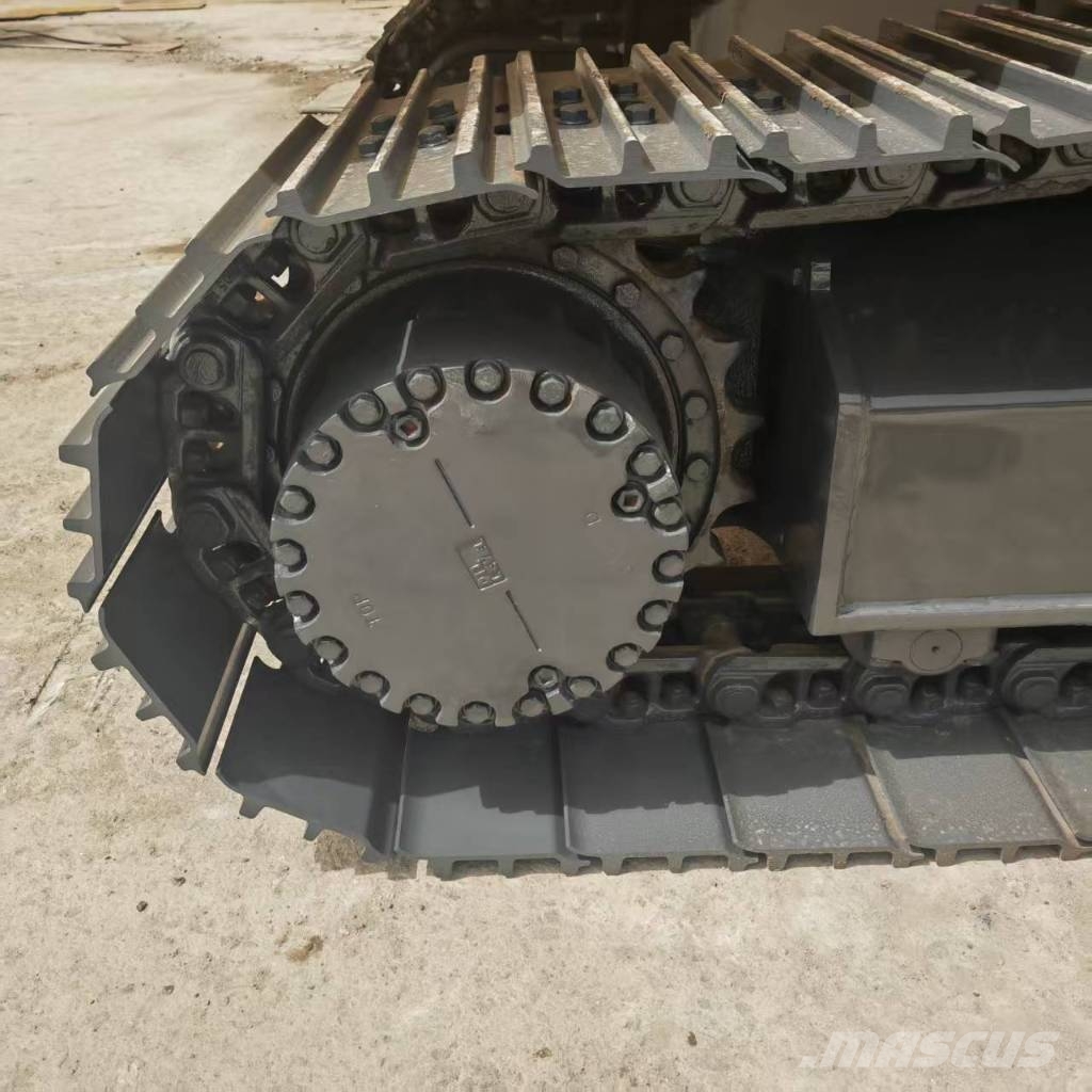 Komatsu PC 210 LC Pásové rýpadlá