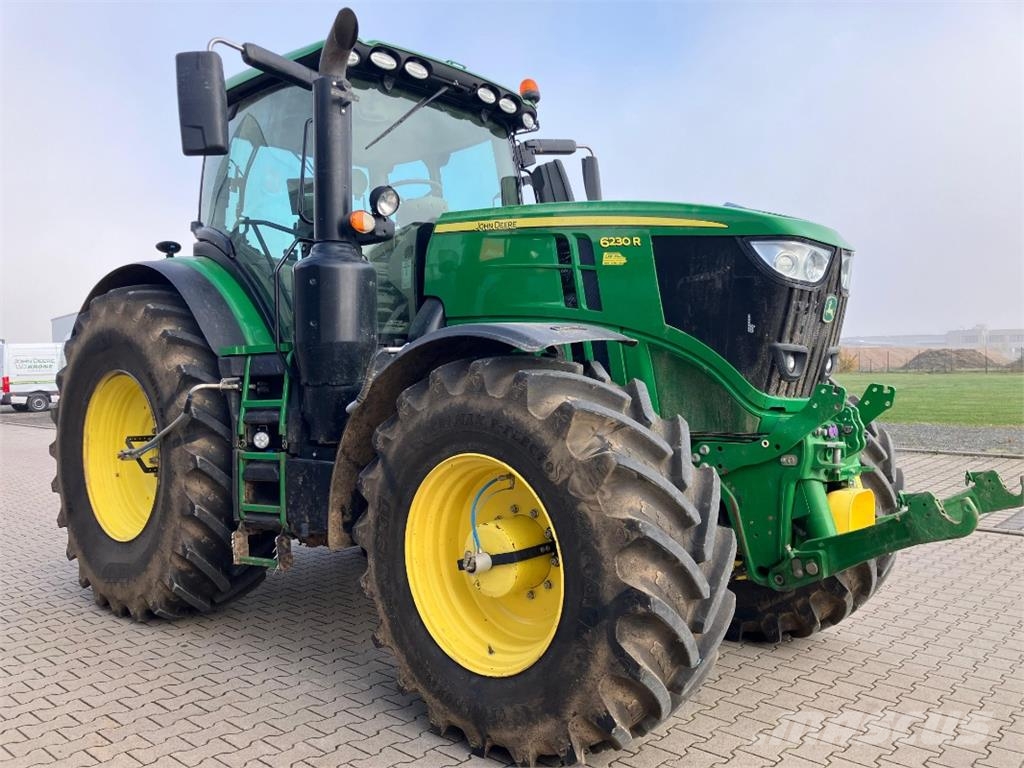 John Deere 6250R Tractoren