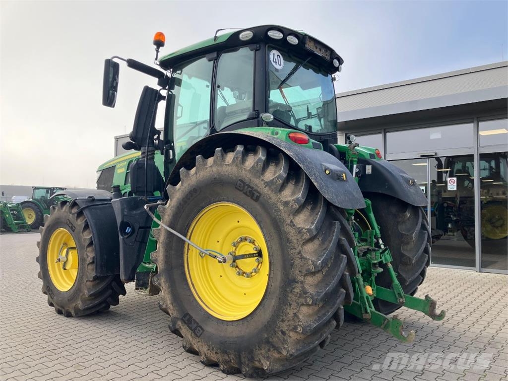 John Deere 6250R Tractoren