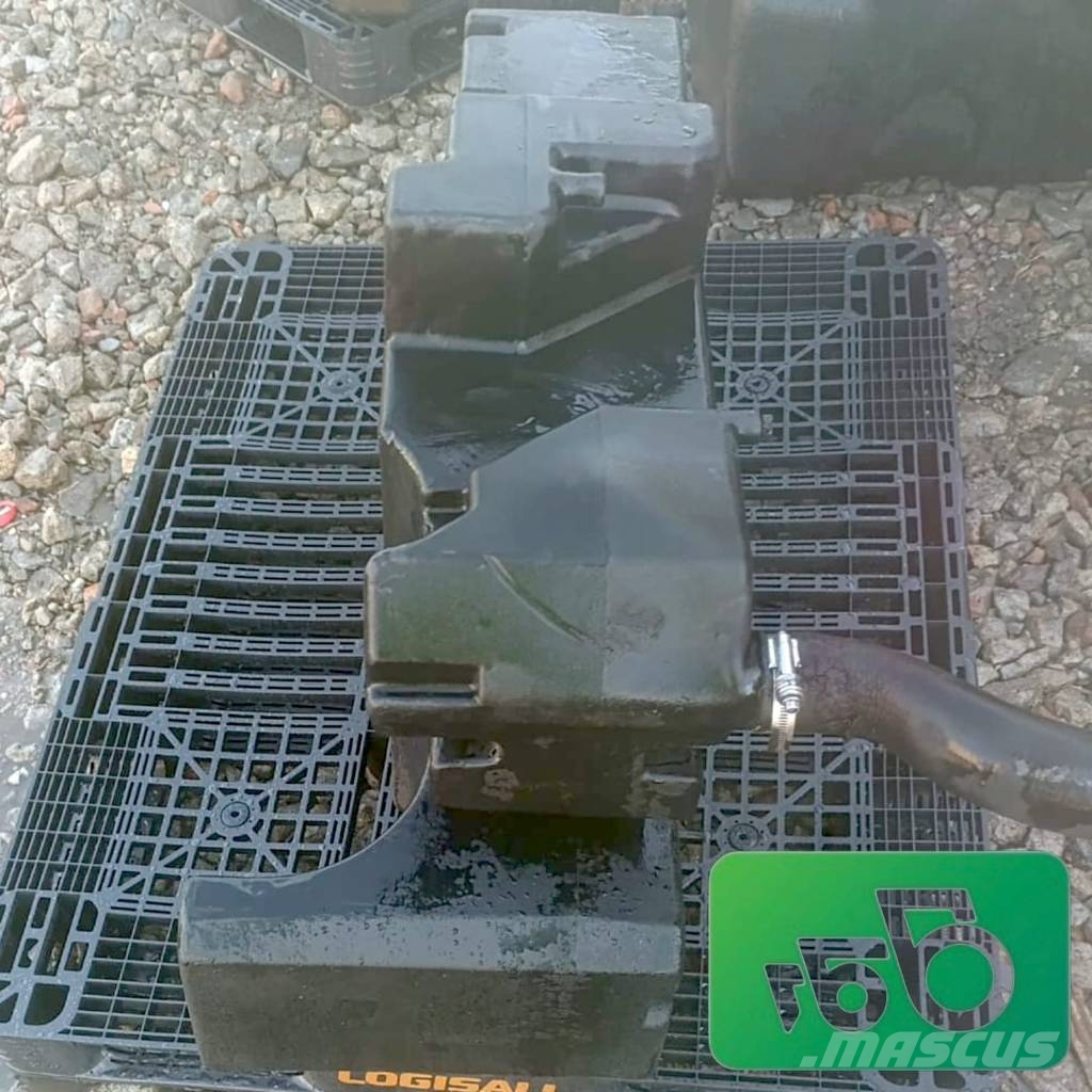 John Deere 7600 Fuel tank RE49012 Alváz és felfüggesztés