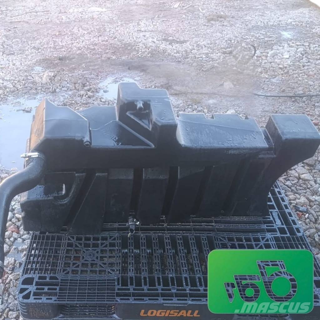 John Deere 7600 Fuel tank RE49012 Alváz és felfüggesztés