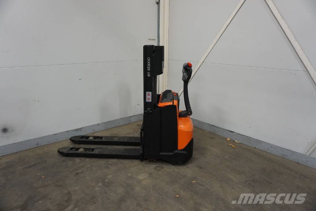 Toyota SWE120L Колички високоповдигачи с теглич