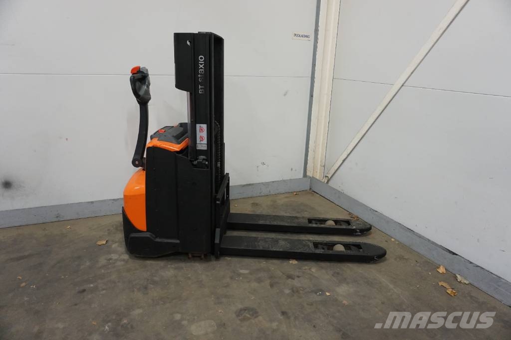 Toyota SWE120L Колички високоповдигачи с теглич