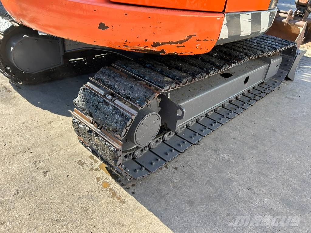 Hitachi ZX 85 US B LC-3 حفارات وسط 7 طن - 12 طن
