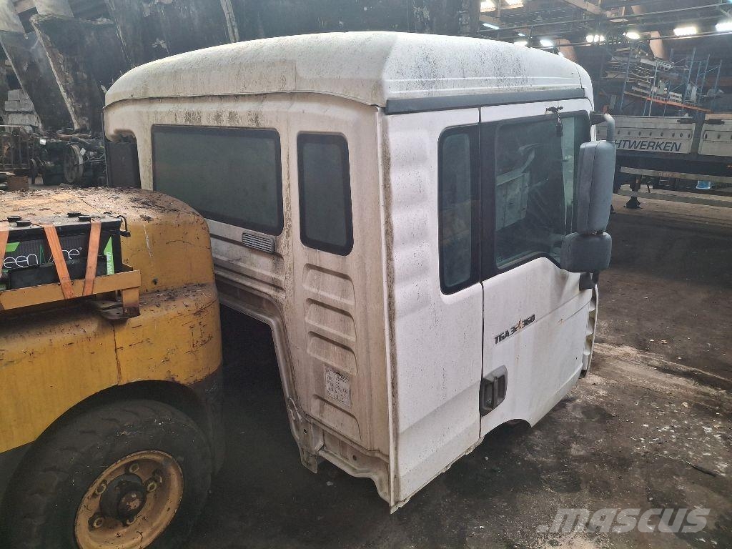 MAN TGA 32.360 8X4 Ohjaamot ja sisustat