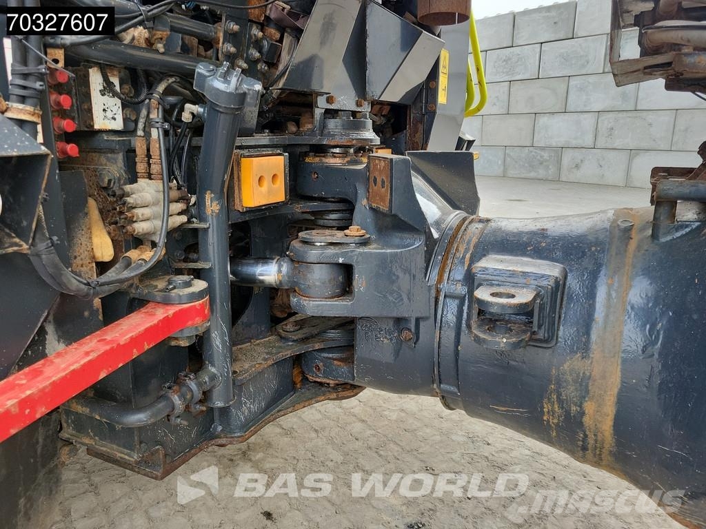 Komatsu HM300-3 ساحبات مفصلية