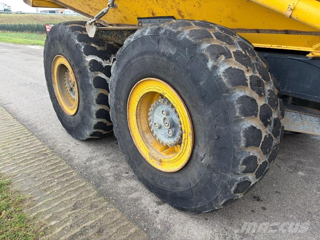 Komatsu HM300-3 Karjeriniai savivarčiai