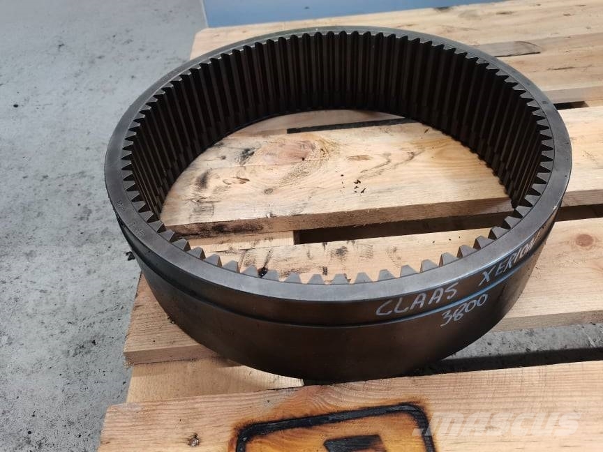 CLAAS Xerion 3300 reducer Коробка передач