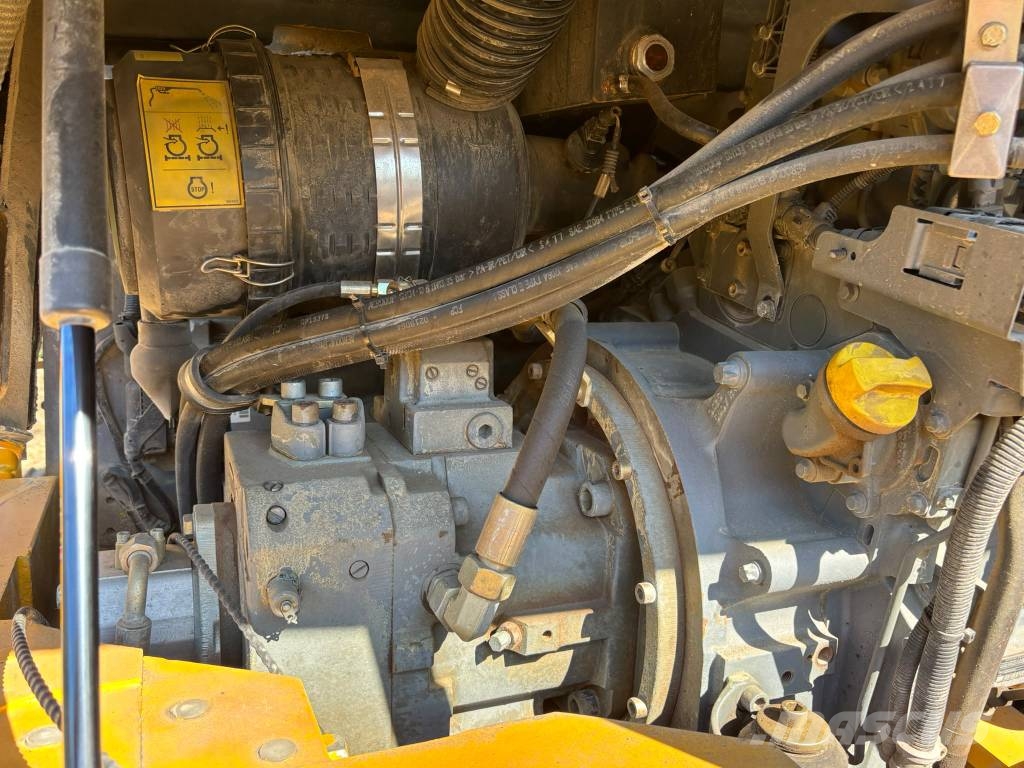 Liebherr R 317 Bageri guseničari