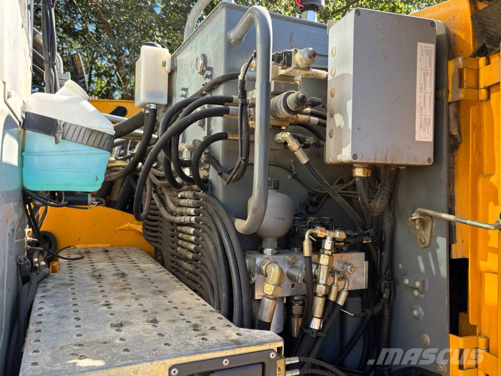 Liebherr R 317 Bageri guseničari