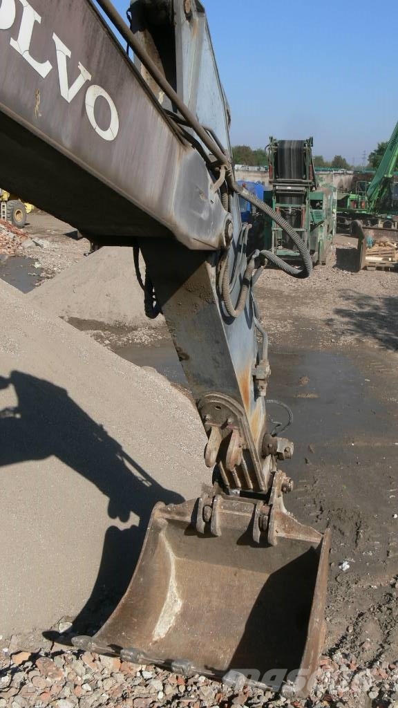 Volvo EC 240 Rovokopači