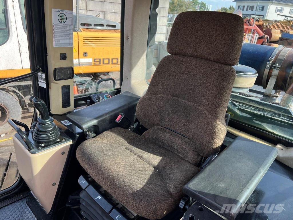 CAT 953 C . Roomiklaadurid