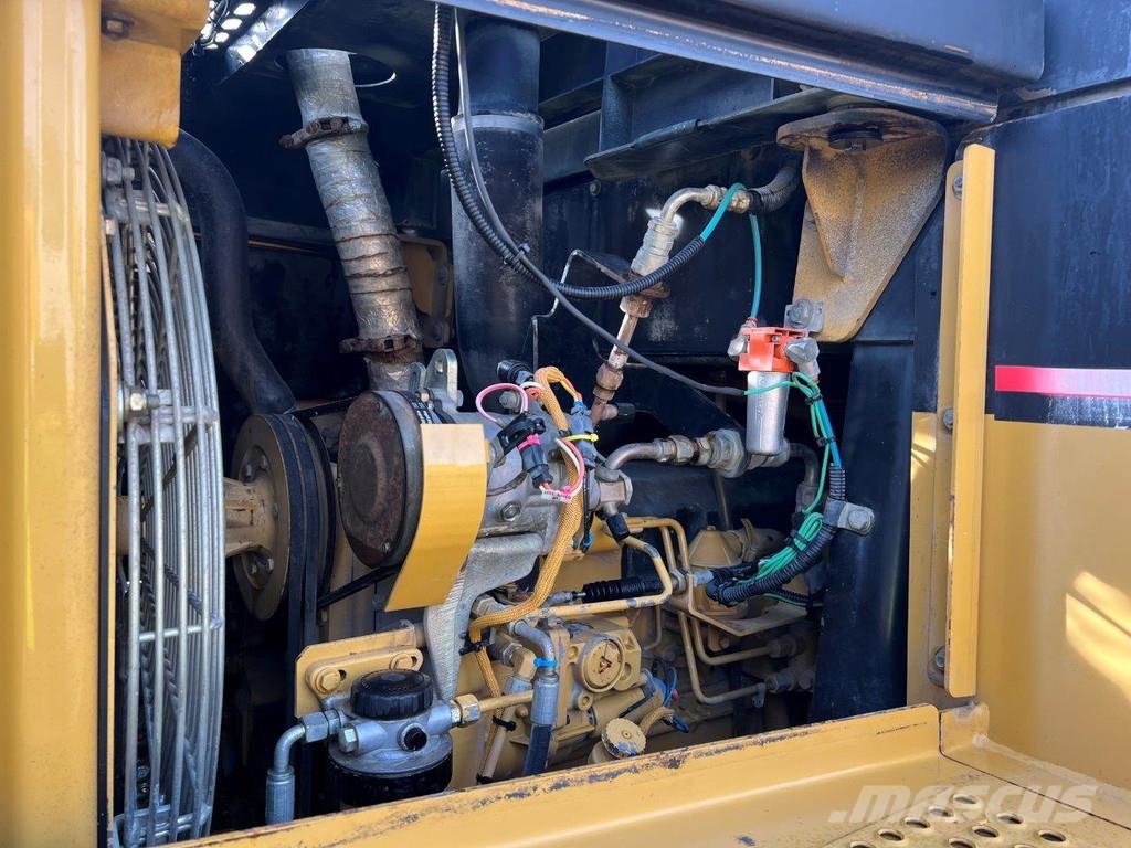 CAT 953 C . Roomiklaadurid