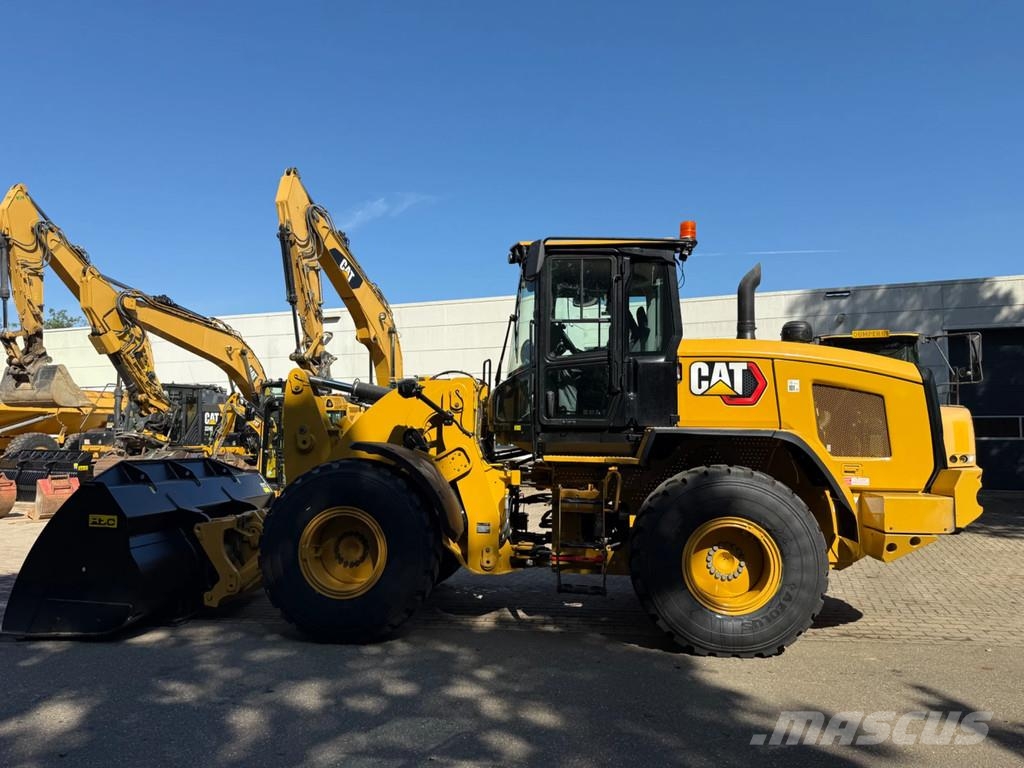 CAT 930M Iekrāvēji uz riteņiem