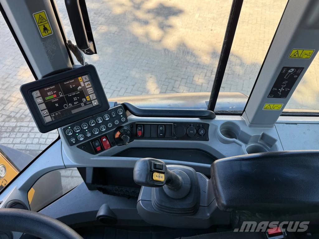 CAT 930M Iekrāvēji uz riteņiem