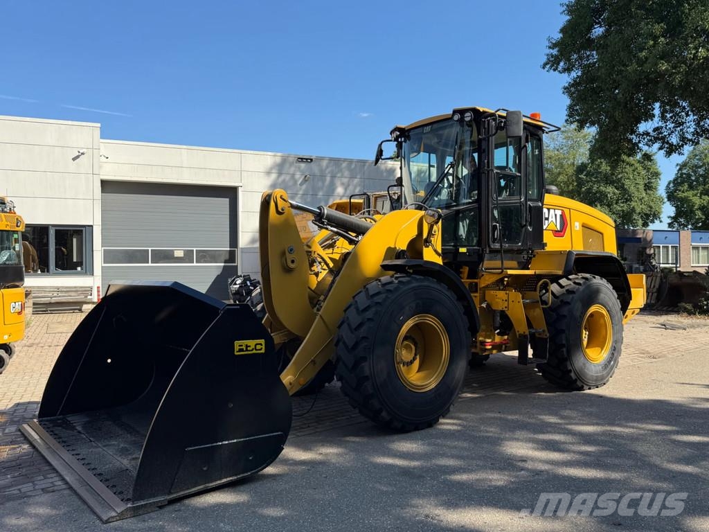 CAT 930M Iekrāvēji uz riteņiem
