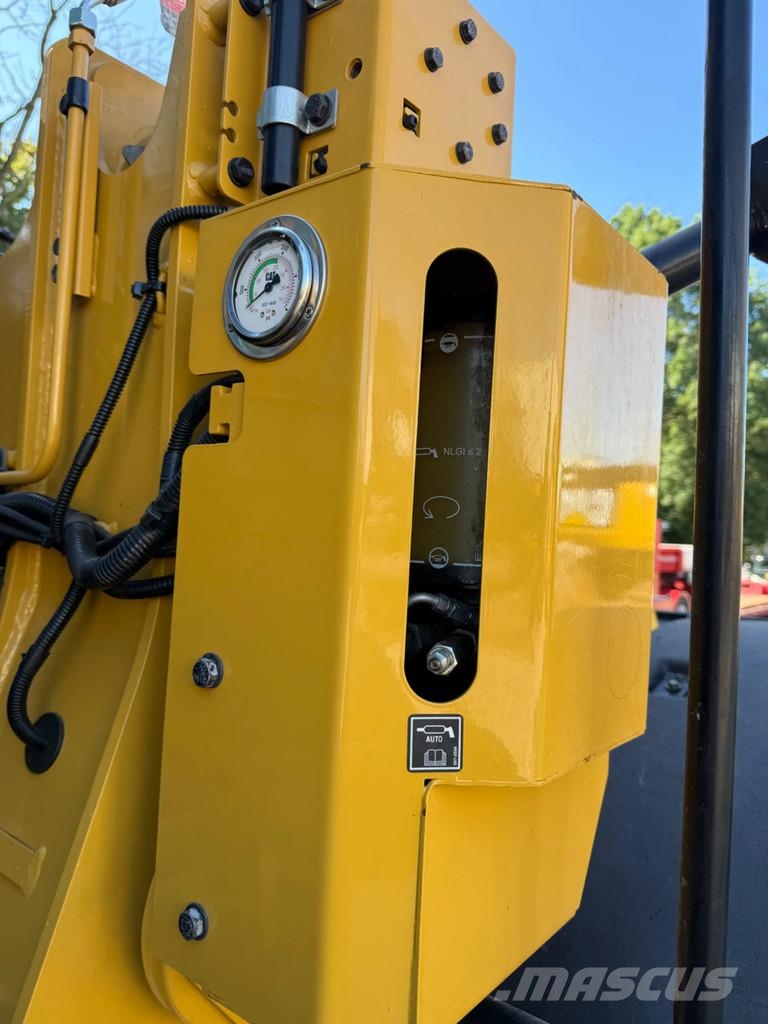 CAT 930M Iekrāvēji uz riteņiem