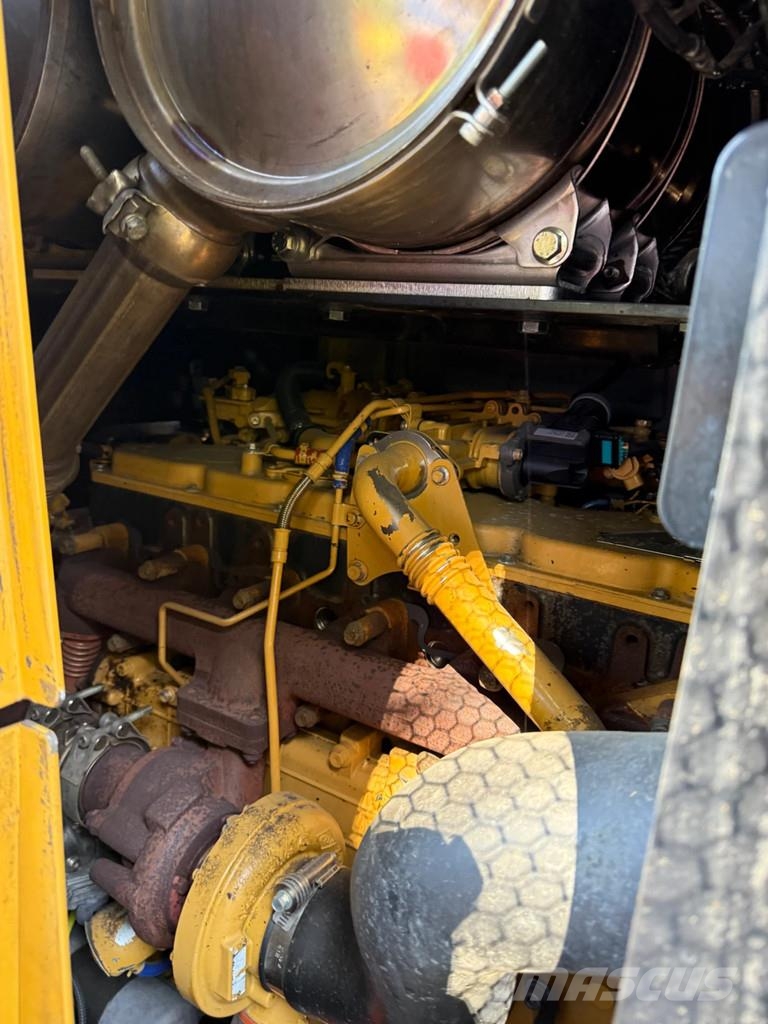 CAT 930M Iekrāvēji uz riteņiem