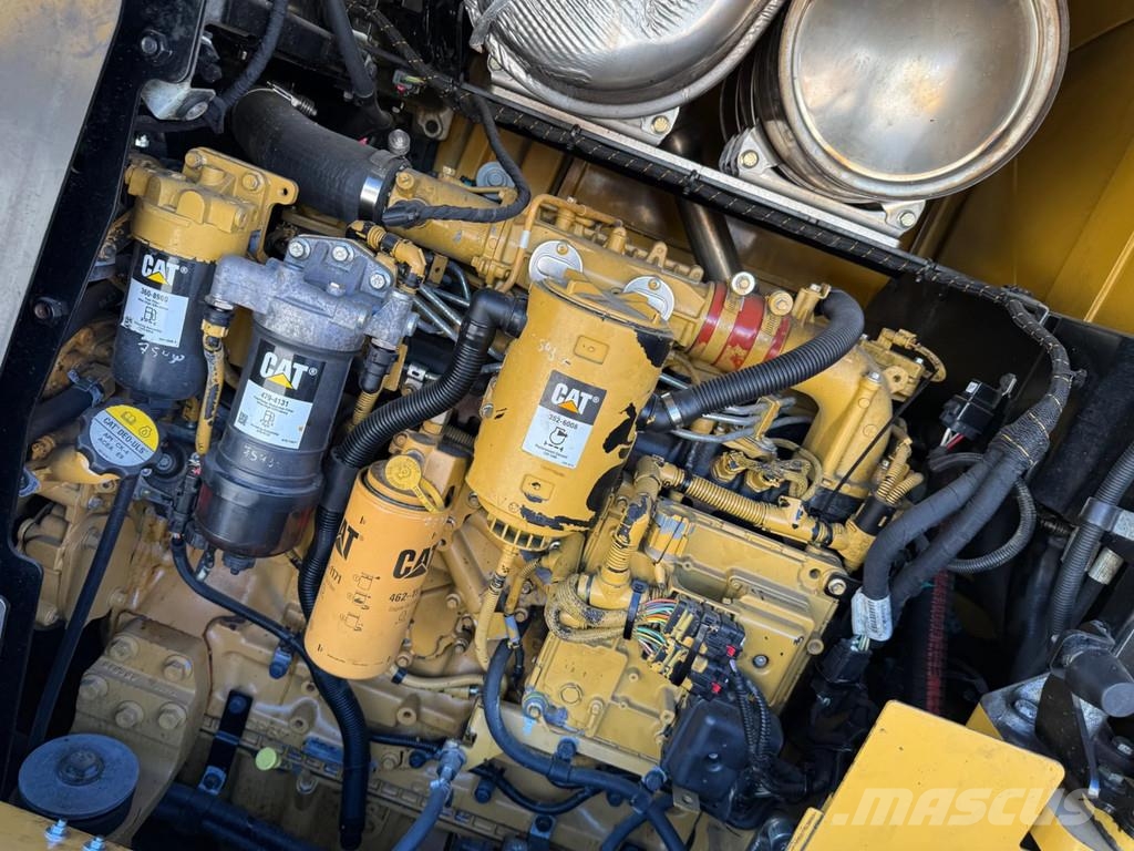 CAT 930M Iekrāvēji uz riteņiem