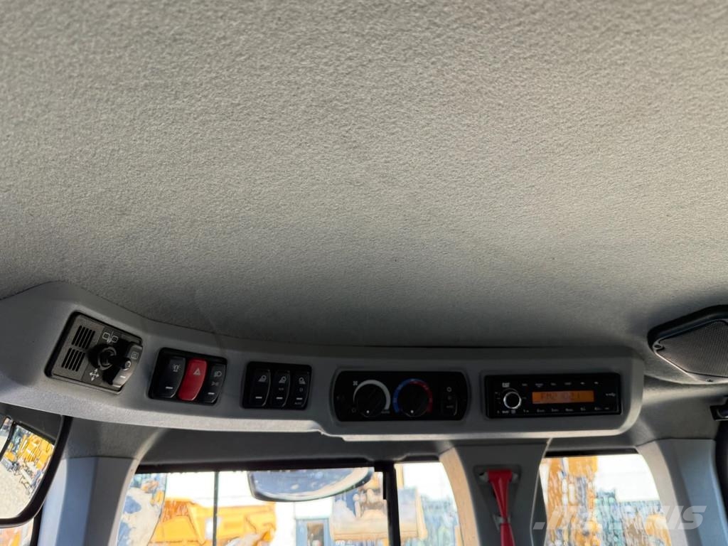 CAT 930M Iekrāvēji uz riteņiem