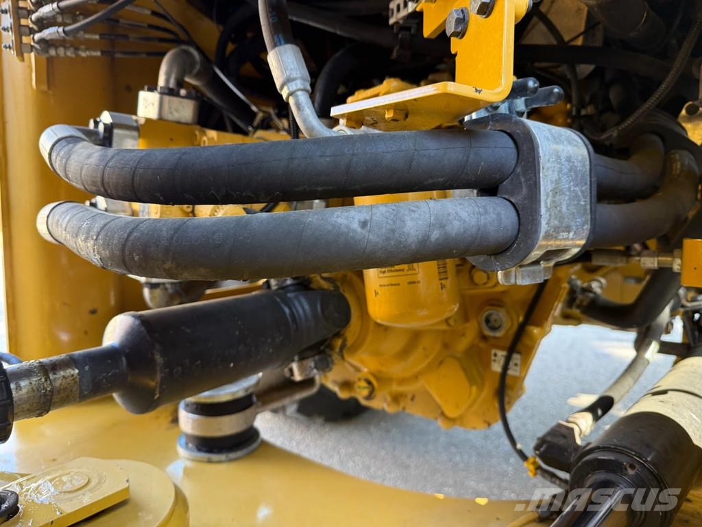 CAT 930M Iekrāvēji uz riteņiem