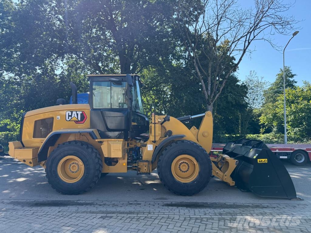 CAT 930M Iekrāvēji uz riteņiem