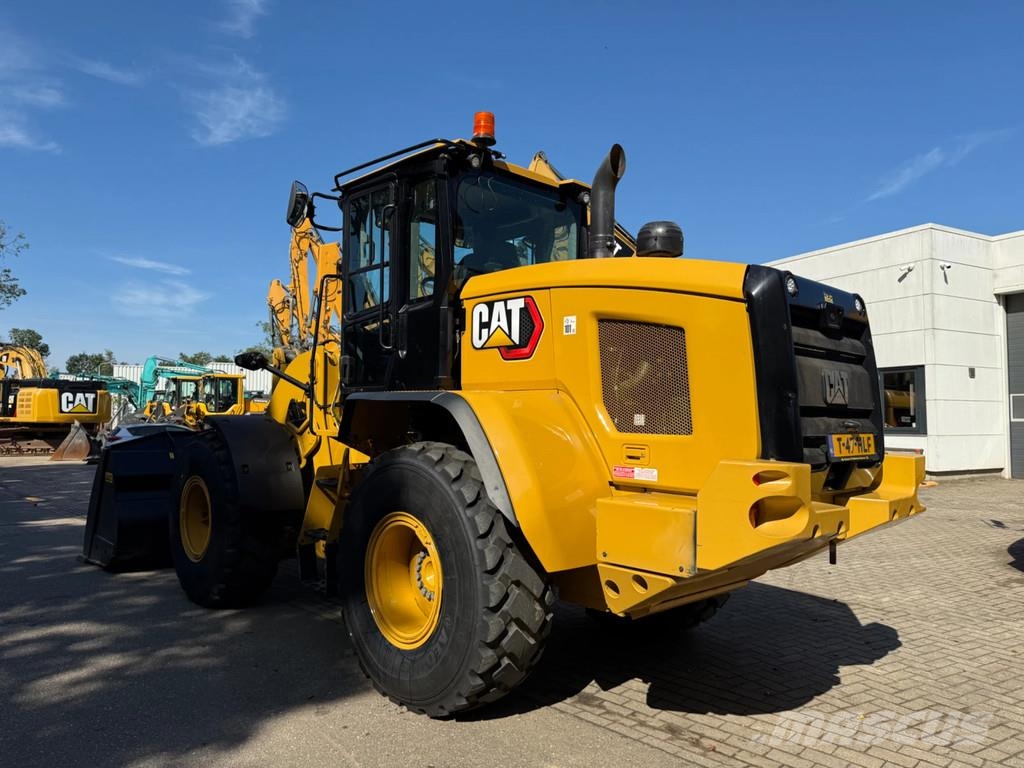 CAT 930M Iekrāvēji uz riteņiem