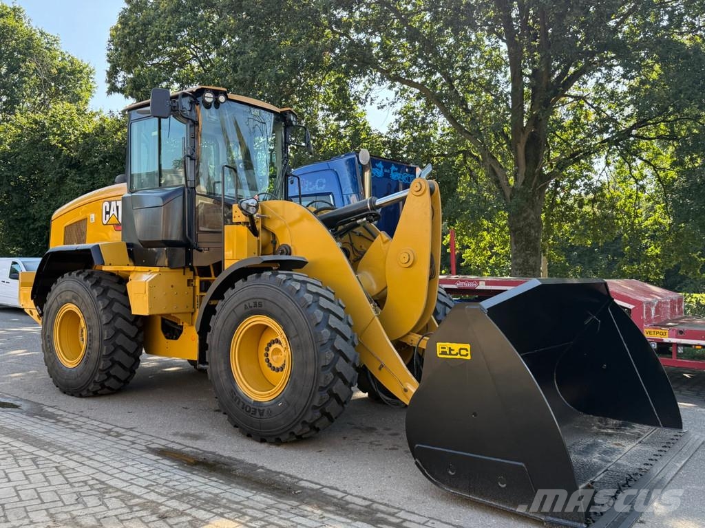 CAT 930M Iekrāvēji uz riteņiem