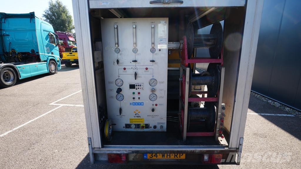 Hapert 2 axle trailer with Atlas Copco XAHS37 compressor Furgons