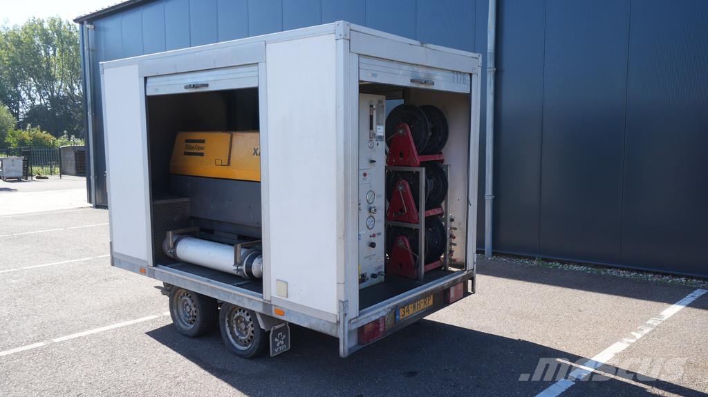 Hapert 2 axle trailer with Atlas Copco XAHS37 compressor Furgons