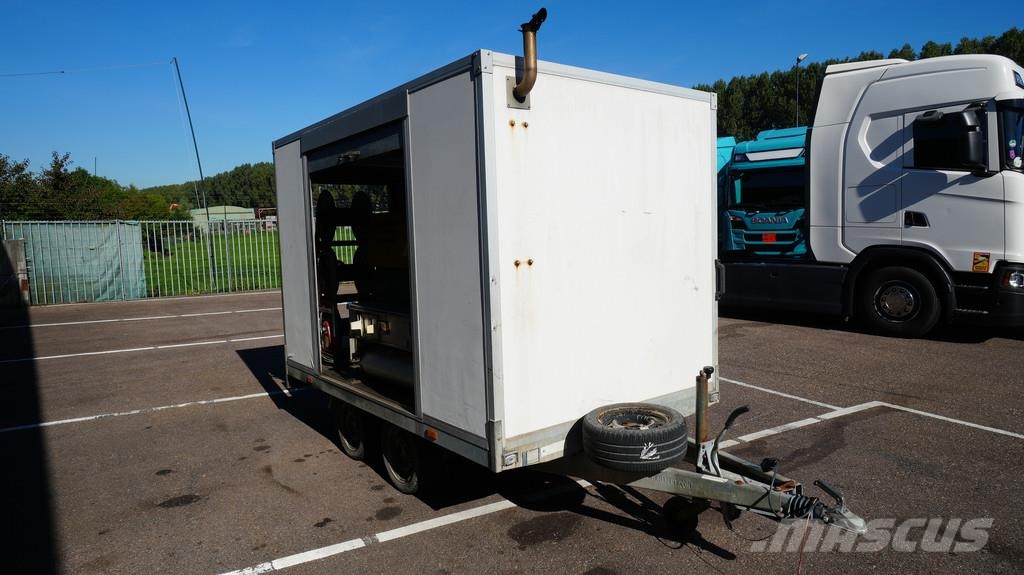 Hapert 2 axle trailer with Atlas Copco XAHS37 compressor Furgons
