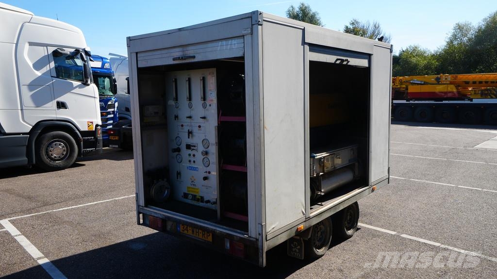 Hapert 2 axle trailer with Atlas Copco XAHS37 compressor Furgons
