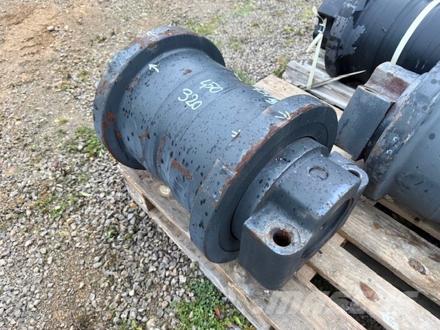 CAT 6020 track roller NEW Гусениці