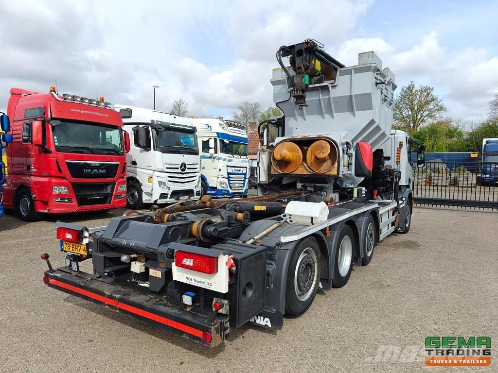 Scania P320 8x2/6 Day Cab Euro6A - HIAB XS211W-3 + Remote Hákový nosič kontejnerů