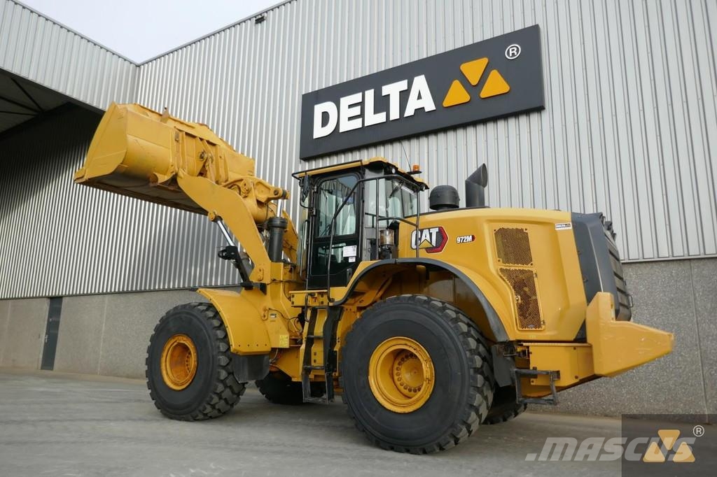 CAT 972M لوادر بعجل